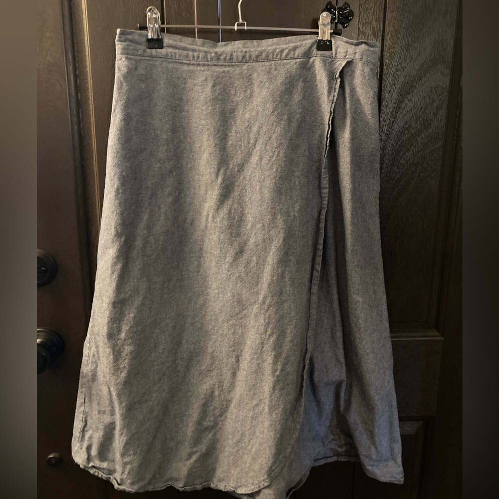 Medium skirt. Light blue. 100% cotton